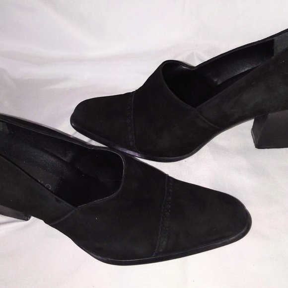 "Izra" Black Suede Pumps - Picture 3 of 7
